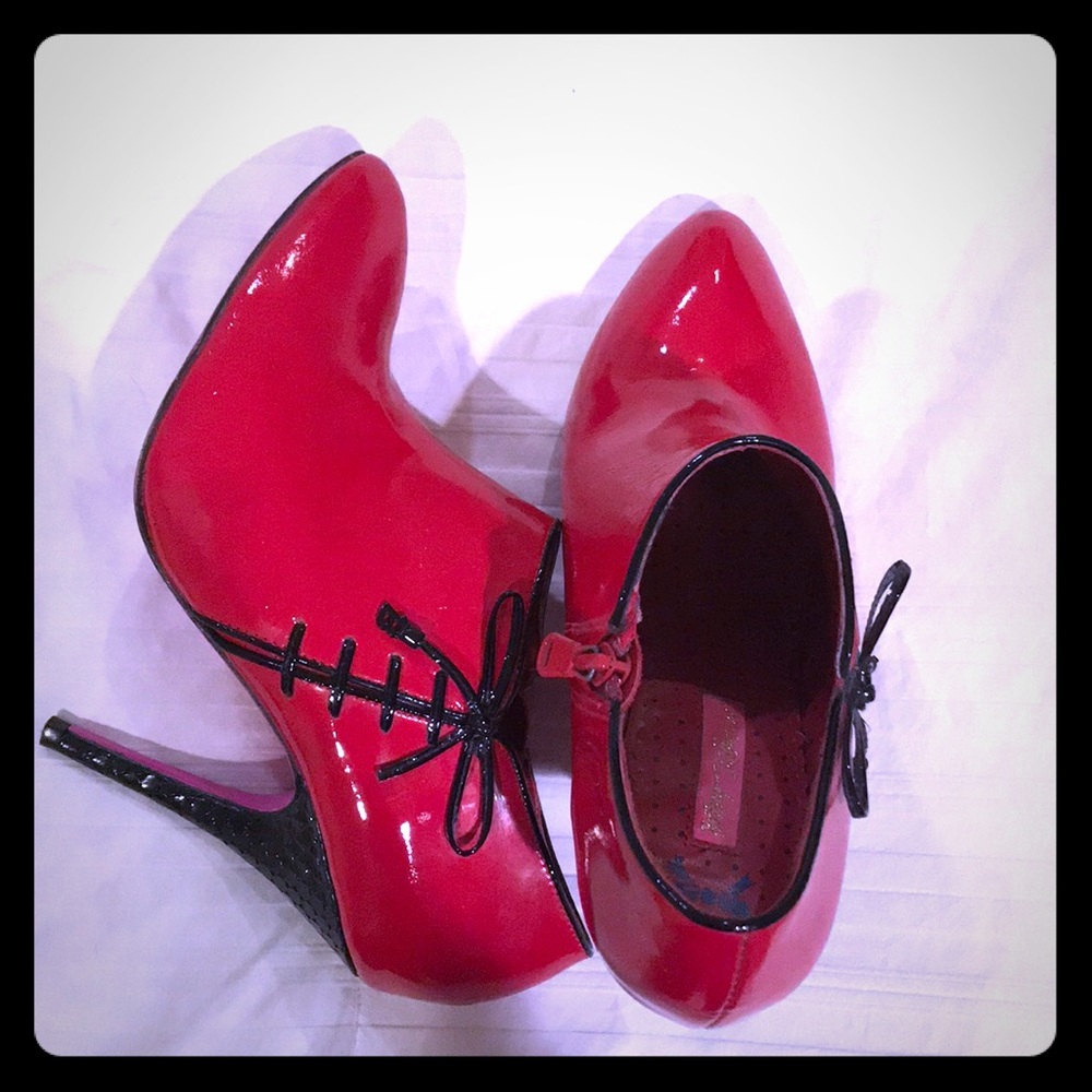 Betsey Johnson patent red booties